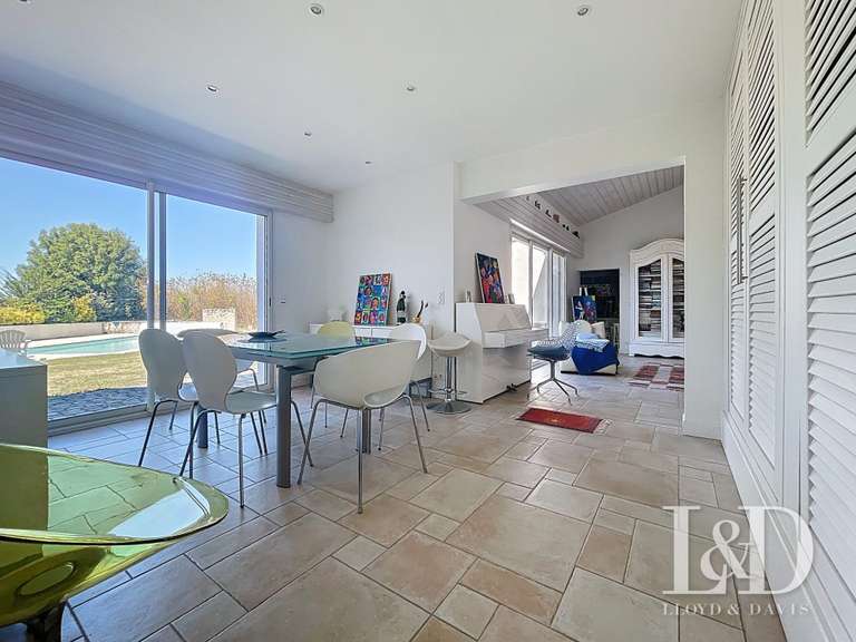 Maison Saint-Sulpice-de-Royan - 3 chambres - 203m²