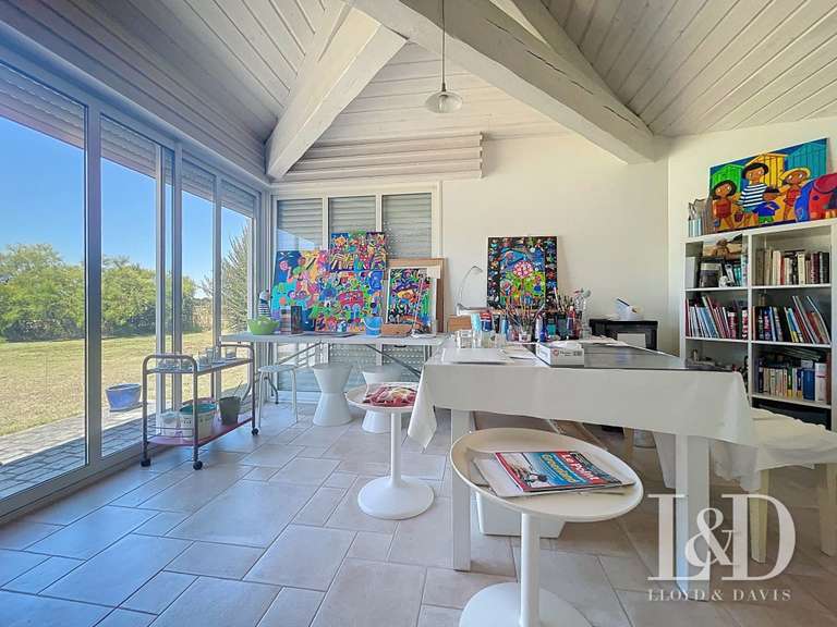 Maison Saint-Sulpice-de-Royan - 3 chambres - 203m²