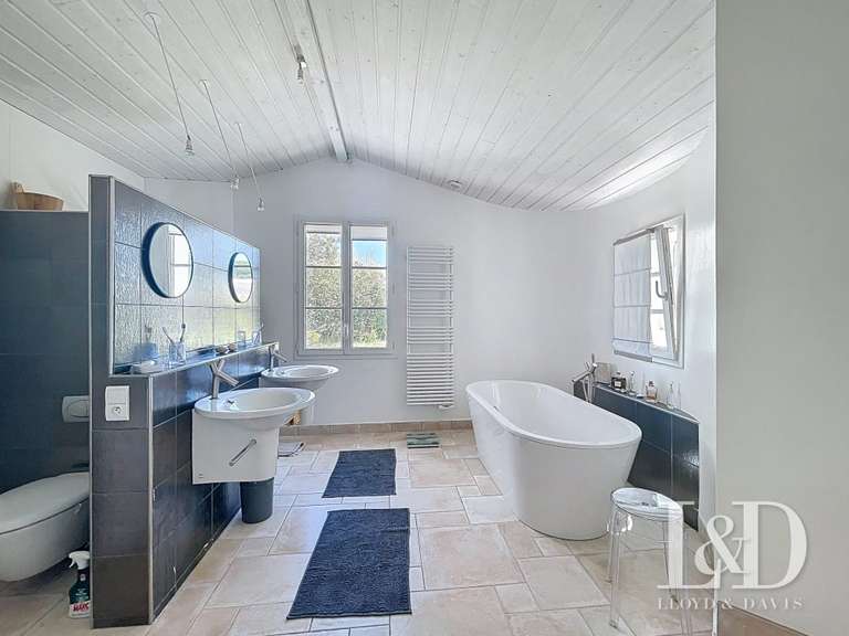 Maison Saint-Sulpice-de-Royan - 3 chambres - 203m²