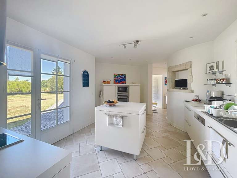 Maison Saint-Sulpice-de-Royan - 3 chambres - 203m²