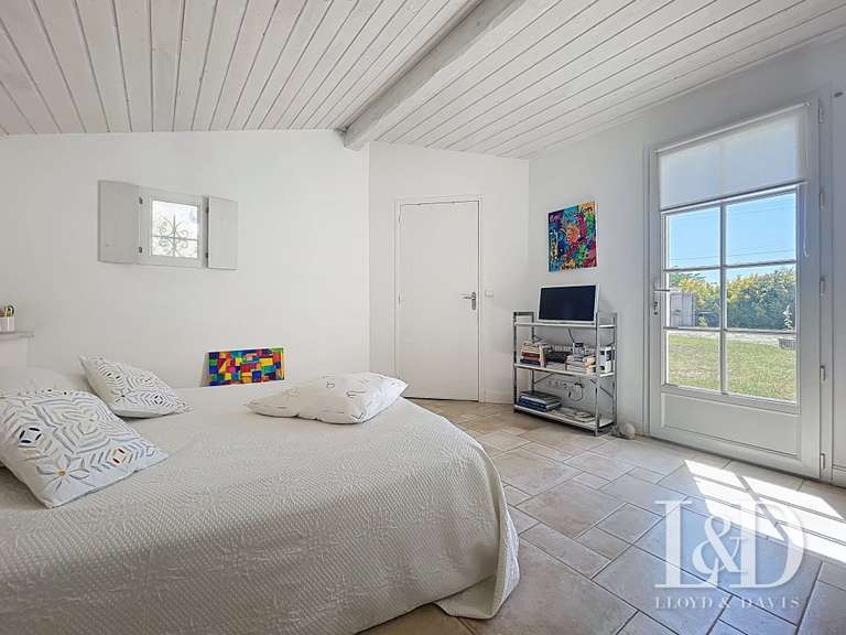 Maison Saint-Sulpice-de-Royan - 3 chambres - 203m²