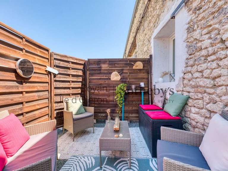 Maison Saint-Sulpice-de-Royan - 11 chambres - 530m²