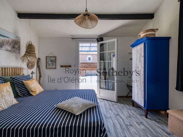Maison Saint-Sulpice-de-Royan - 11 chambres - 530m²