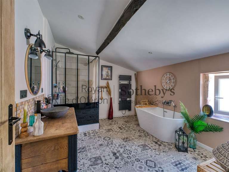 Maison Saint-Sulpice-de-Royan - 11 chambres - 530m²