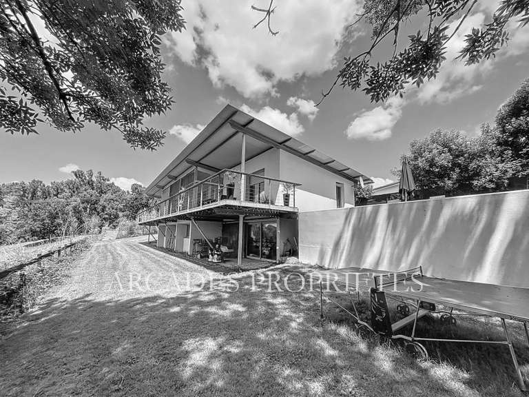 Maison Saint-Sulpice-et-Cameyrac - 4 chambres - 7500m²