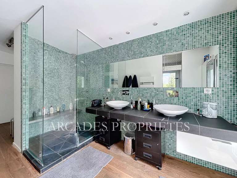 Maison Saint-Sulpice-et-Cameyrac - 4 chambres - 7500m²