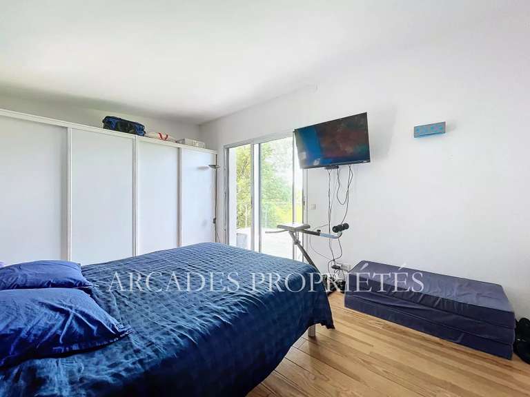 Maison Saint-Sulpice-et-Cameyrac - 4 chambres - 7500m²