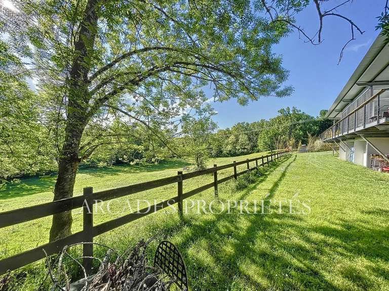 Maison Saint-Sulpice-et-Cameyrac - 4 chambres - 7500m²