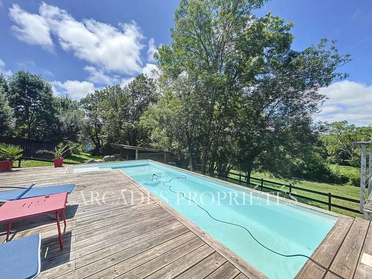 Maison Saint-Sulpice-et-Cameyrac - 4 chambres - 7500m²