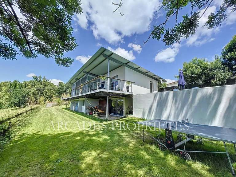 Maison Saint-Sulpice-et-Cameyrac - 4 chambres - 7500m²