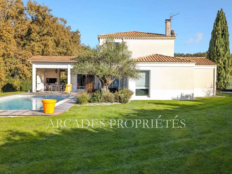 Maison Saint-Sulpice-et-Cameyrac - 5 chambres - 343m²