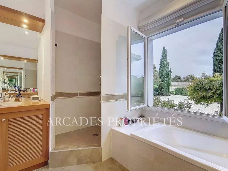 Maison Saint-Sulpice-et-Cameyrac - 5 chambres - 343m²