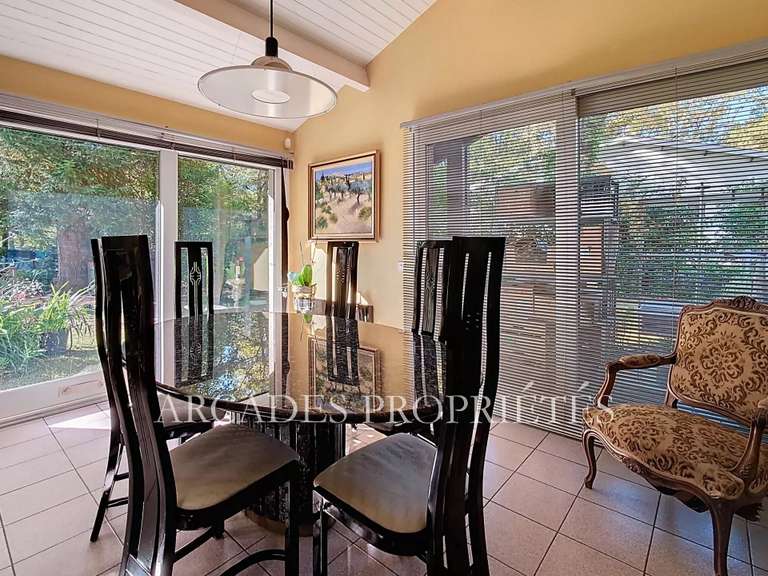 Maison Saint-Sulpice-et-Cameyrac - 2 chambres - 159m²