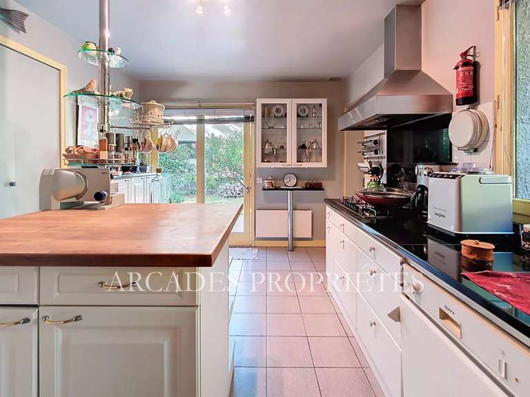 Maison Saint-Sulpice-et-Cameyrac - 2 chambres - 159m²