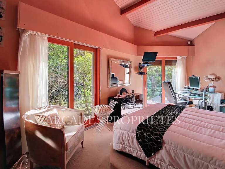 Maison Saint-Sulpice-et-Cameyrac - 2 chambres - 159m²