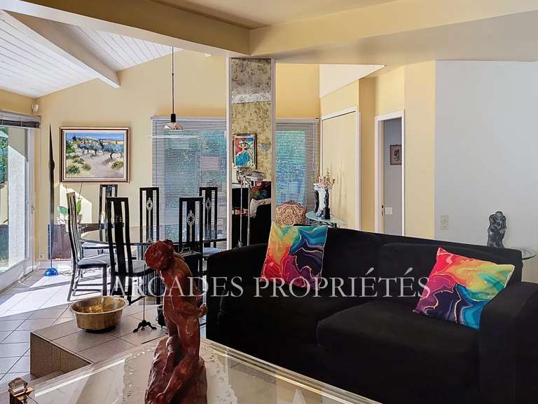 Maison Saint-Sulpice-et-Cameyrac - 2 chambres - 159m²