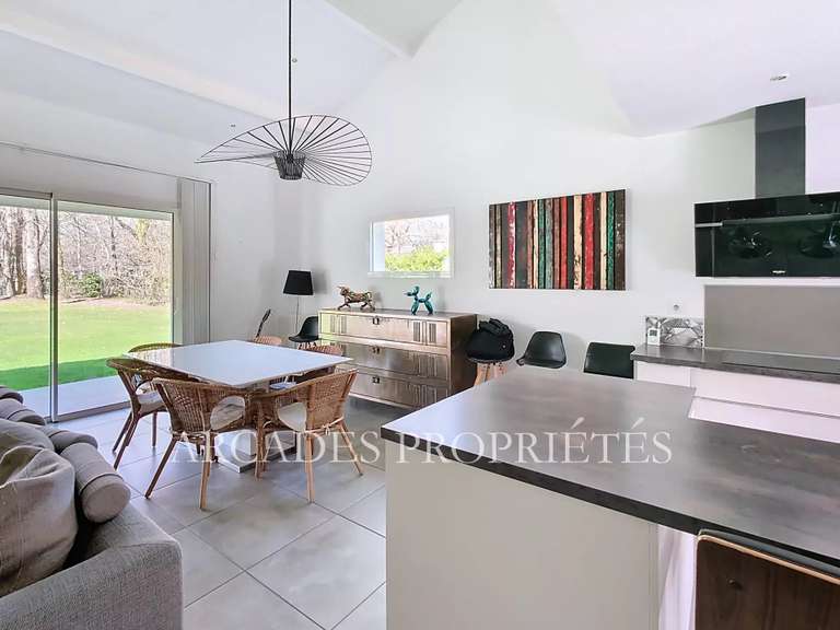 Maison Saint-Sulpice-et-Cameyrac - 5 chambres - 212m²