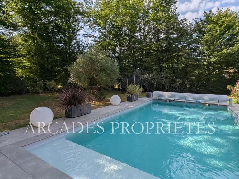Maison Saint-Sulpice-et-Cameyrac - 5 chambres - 212m²