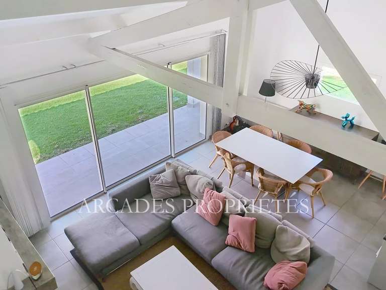 Maison Saint-Sulpice-et-Cameyrac - 5 chambres - 212m²