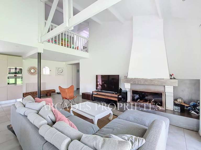 Maison Saint-Sulpice-et-Cameyrac - 5 chambres - 212m²