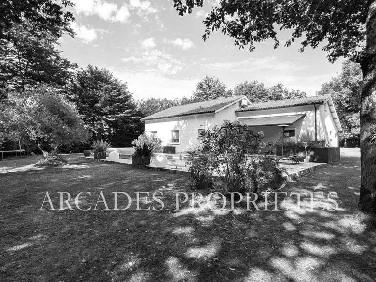 Maison Saint-Sulpice-et-Cameyrac - 5 chambres - 212m²