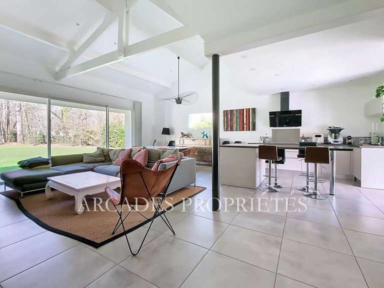 Maison Saint-Sulpice-et-Cameyrac - 5 chambres - 212m²