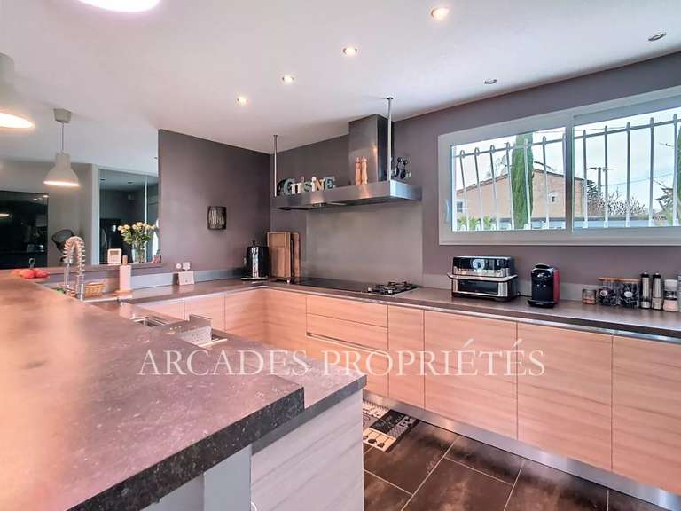 Maison Saint-Sulpice-et-Cameyrac - 3 chambres - 283m²