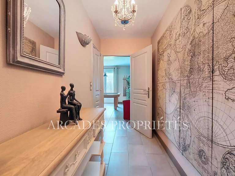 Maison Saint-Sulpice-et-Cameyrac - 3 chambres - 283m²