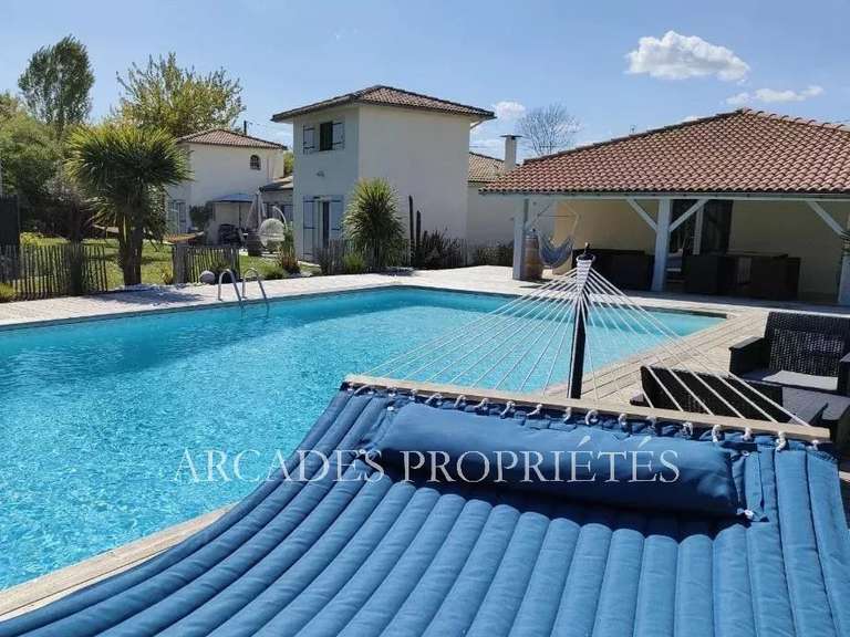 Maison Saint-Sulpice-et-Cameyrac - 3 chambres - 283m²