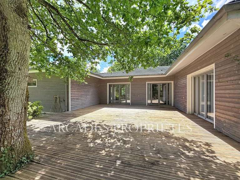 Maison Saint-Sulpice-et-Cameyrac - 3 chambres - 297m²