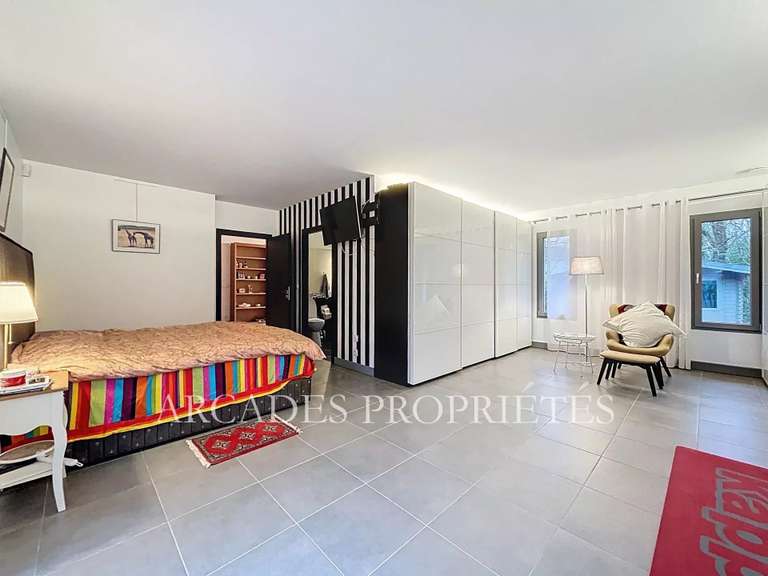 Maison Saint-Sulpice-et-Cameyrac - 3 chambres - 297m²