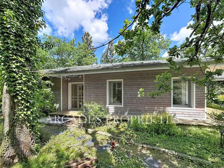 Maison Saint-Sulpice-et-Cameyrac - 3 chambres - 297m²