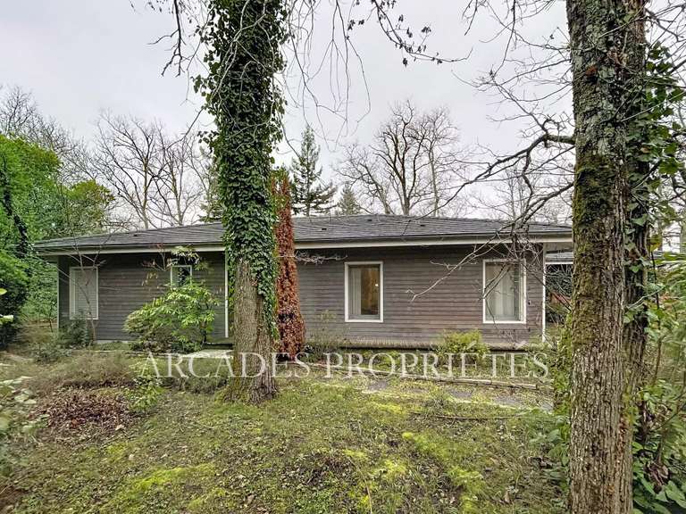 Maison Saint-Sulpice-et-Cameyrac - 3 chambres - 297m²