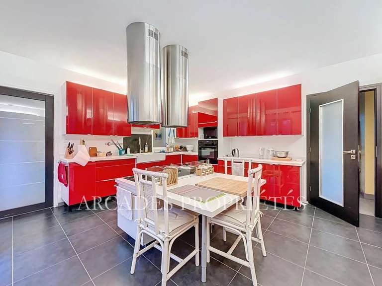 Maison Saint-Sulpice-et-Cameyrac - 3 chambres - 297m²