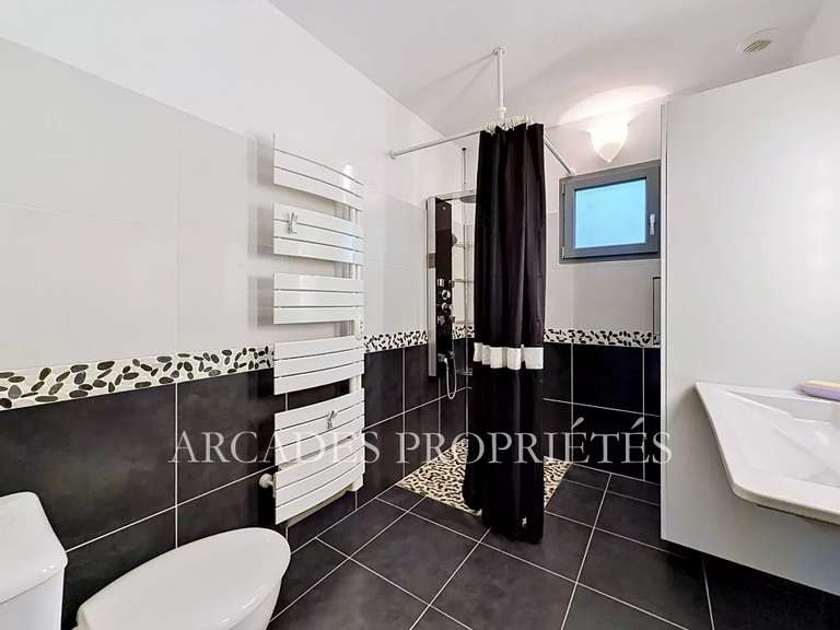 Maison Saint-Sulpice-et-Cameyrac - 3 chambres - 297m²