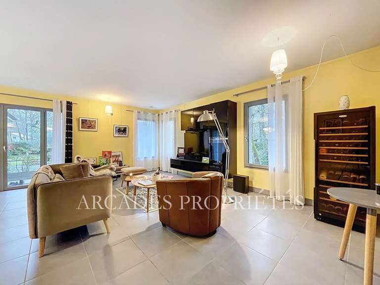 Maison Saint-Sulpice-et-Cameyrac - 3 chambres - 297m²