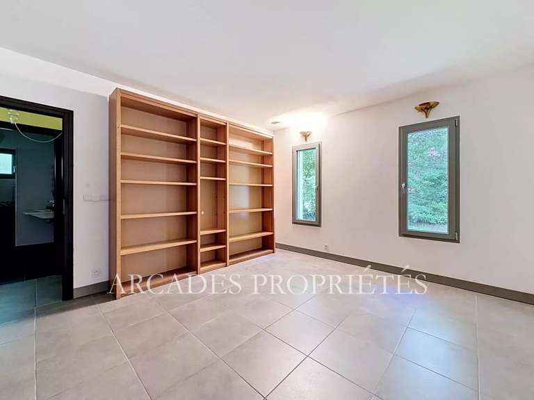 Maison Saint-Sulpice-et-Cameyrac - 3 chambres - 297m²