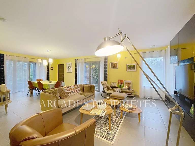 Maison Saint-Sulpice-et-Cameyrac - 3 chambres - 297m²