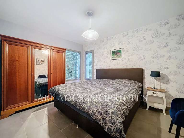 Maison Saint-Sulpice-et-Cameyrac - 3 chambres - 297m²