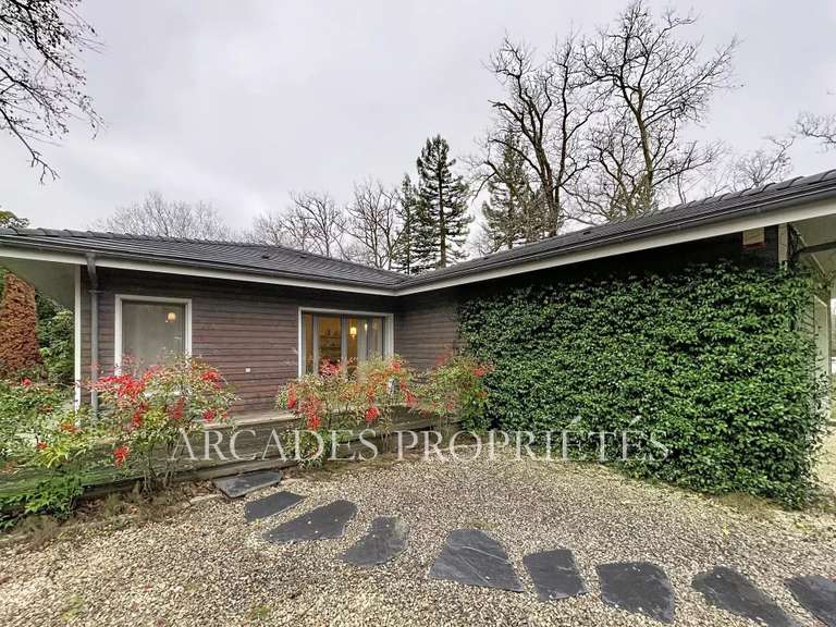 Maison Saint-Sulpice-et-Cameyrac - 3 chambres - 297m²