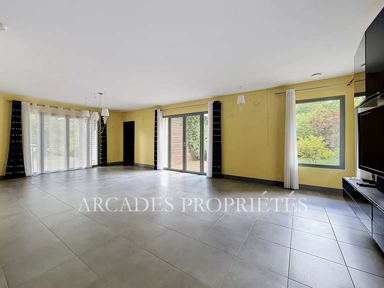 Maison Saint-Sulpice-et-Cameyrac - 3 chambres - 297m²