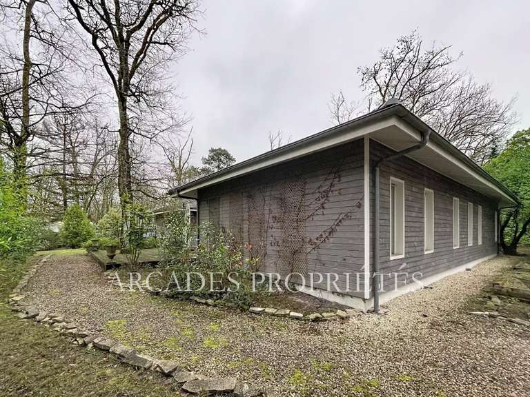 Maison Saint-Sulpice-et-Cameyrac - 3 chambres - 297m²