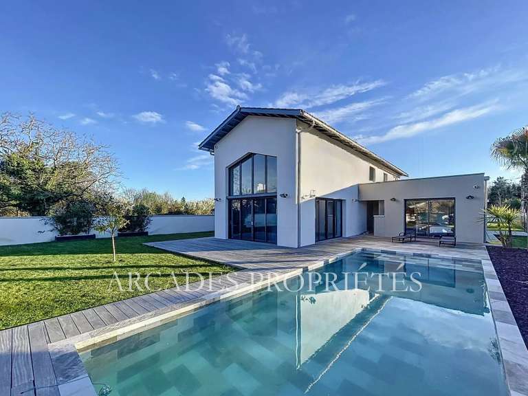 Maison Saint-Sulpice-et-Cameyrac - 4 chambres - 250m²