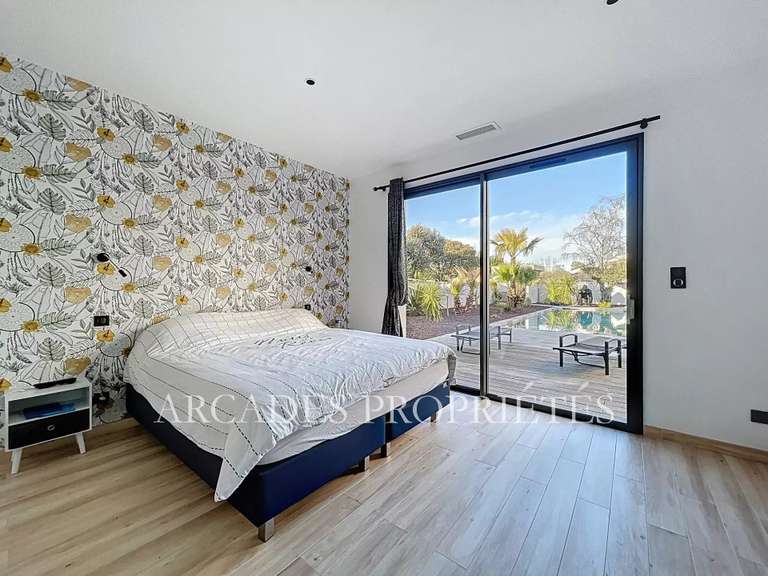 Maison Saint-Sulpice-et-Cameyrac - 4 chambres - 250m²