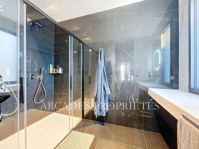 Maison Saint-Sulpice-et-Cameyrac - 4 chambres - 250m²