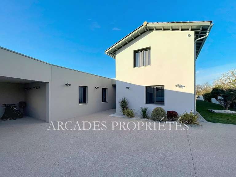 Maison Saint-Sulpice-et-Cameyrac - 4 chambres - 250m²