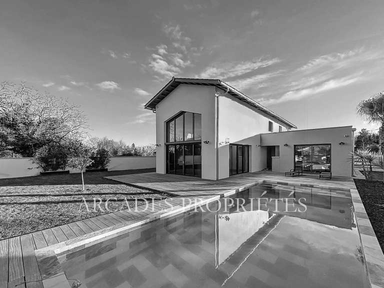 Maison Saint-Sulpice-et-Cameyrac - 4 chambres - 250m²