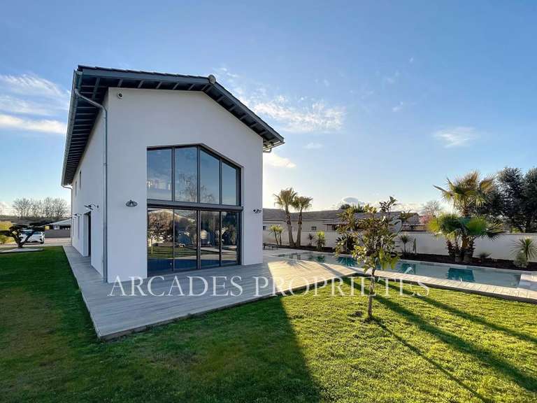 Maison Saint-Sulpice-et-Cameyrac - 4 chambres - 250m²