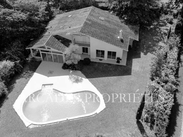 Maison Saint-Sulpice-et-Cameyrac - 4 chambres - 209m²