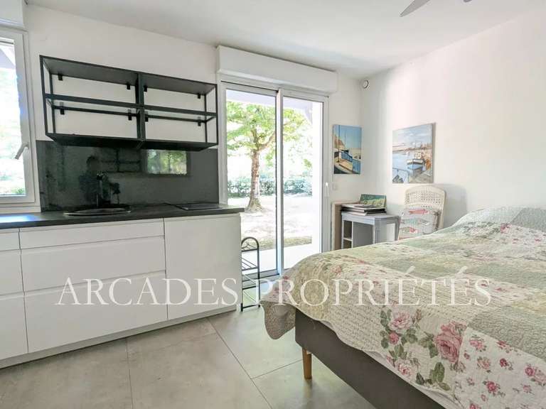 Maison Saint-Sulpice-et-Cameyrac - 4 chambres - 209m²